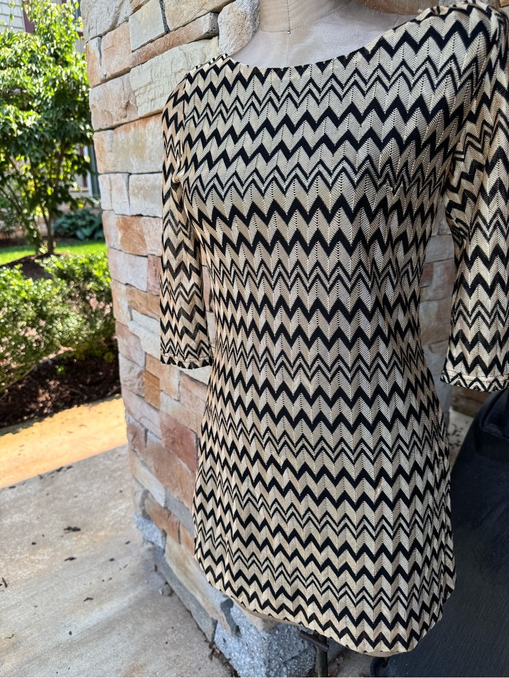 Papillon Blanc Black and Gold Chevron Long Sleeve Sheath Dress